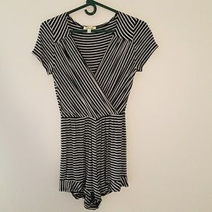 Black & White stripe romper 《size S